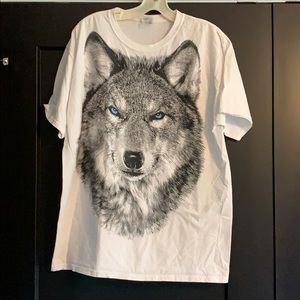 👉Bundle t-shirts and save 2/$8 SS White Tee with Wolf Size L
